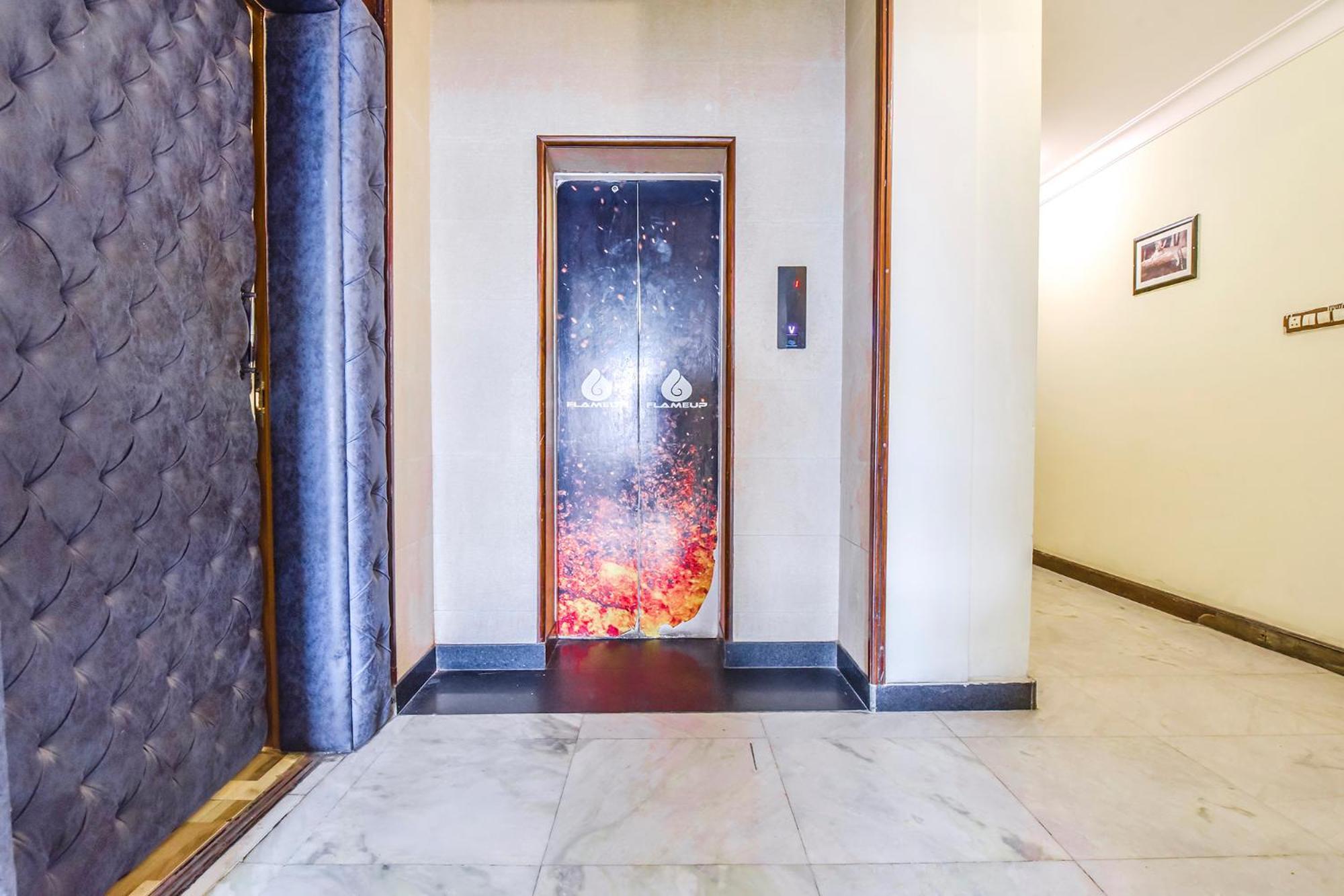 Collection O Hotel Four Boutique Kukas Exterior foto